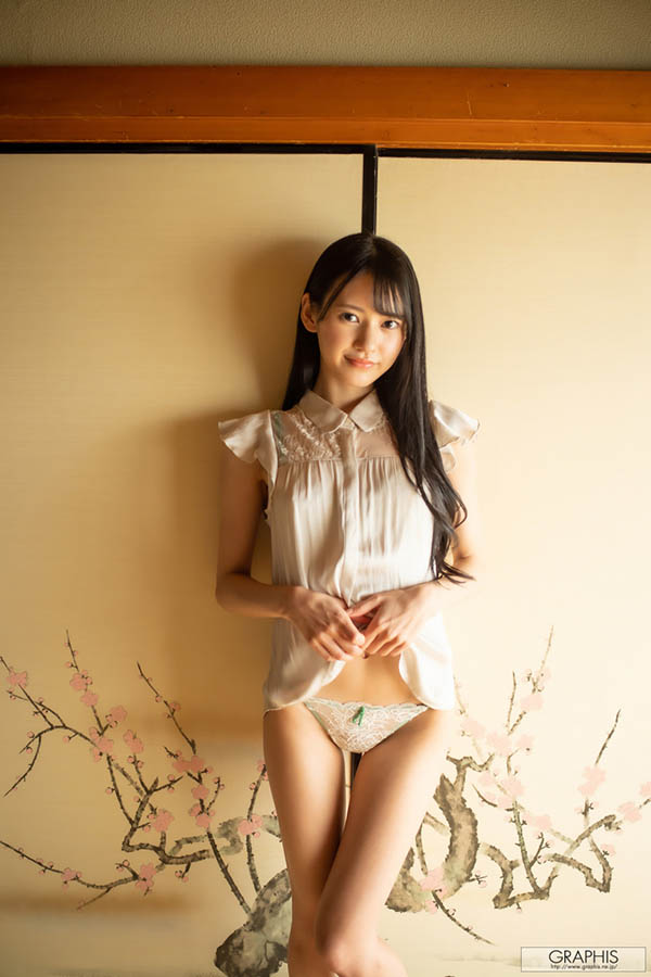 凉森れむ，艾薇界的特别人物-八美图