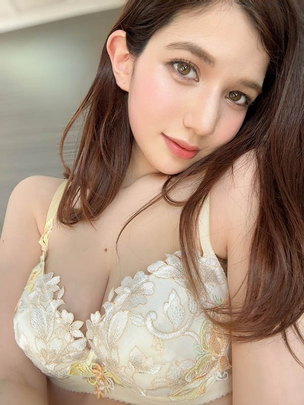 F奶混血女优《Lauren花恋》精选品番作品推荐介绍及预览-八美图